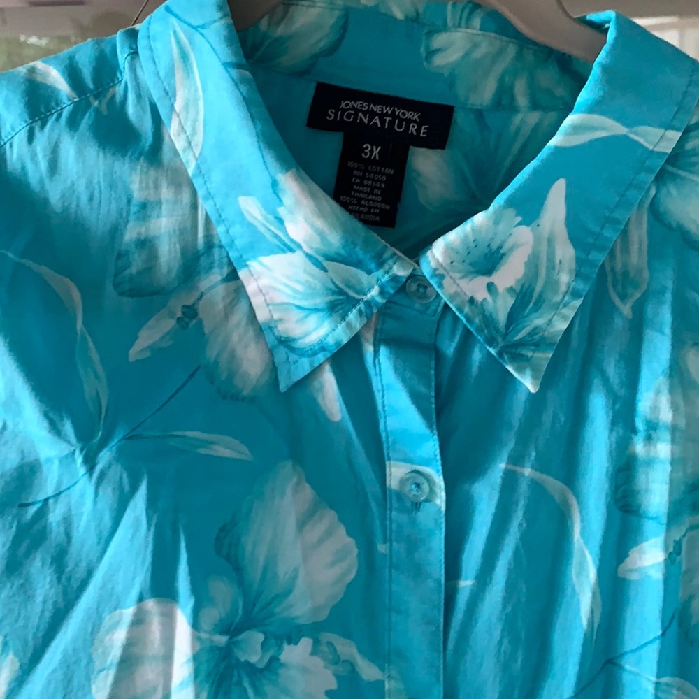 Jones New York Signature women’s blouse.